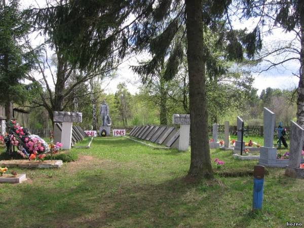 Воинское кладбище в д.Старь