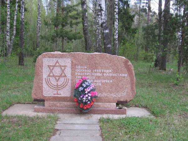 Монумент возле н.п. Добромысли